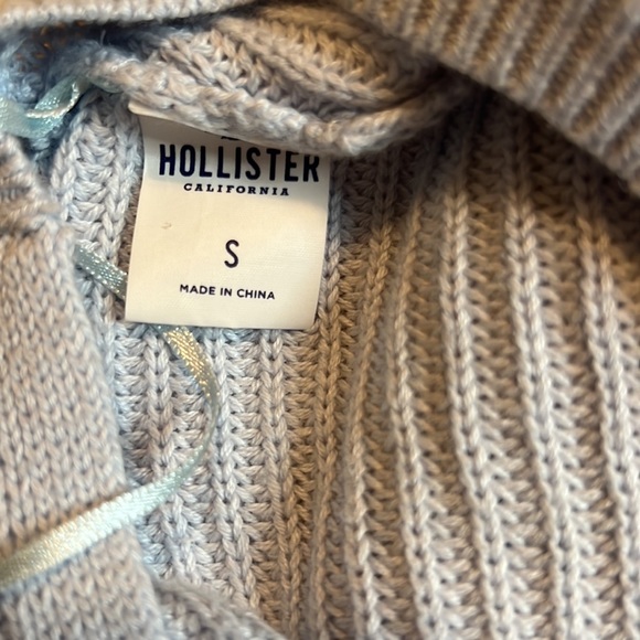 Hollister Reversible Sweater - Picture 7 of 7